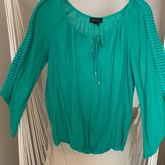 2/$15 AB Studio- Medium Emerald Green detailed sleeve, tie top, elastic - Picture 3 of 4